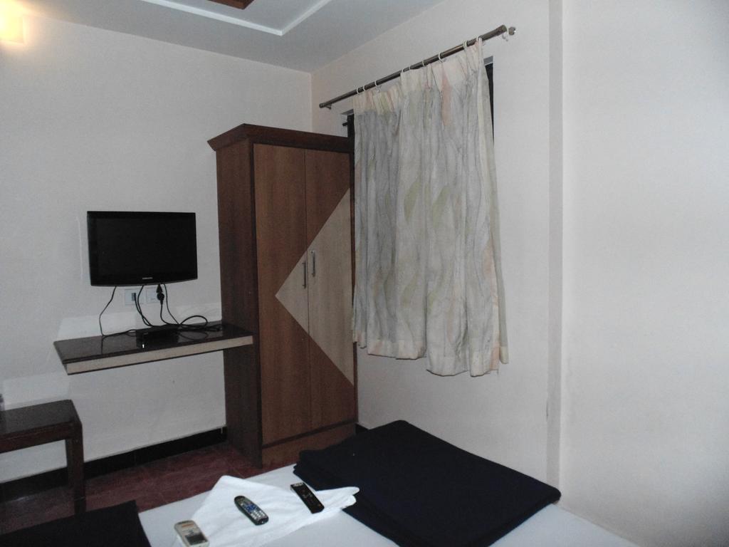 Hotel S R M Central Park Madras Kamer foto