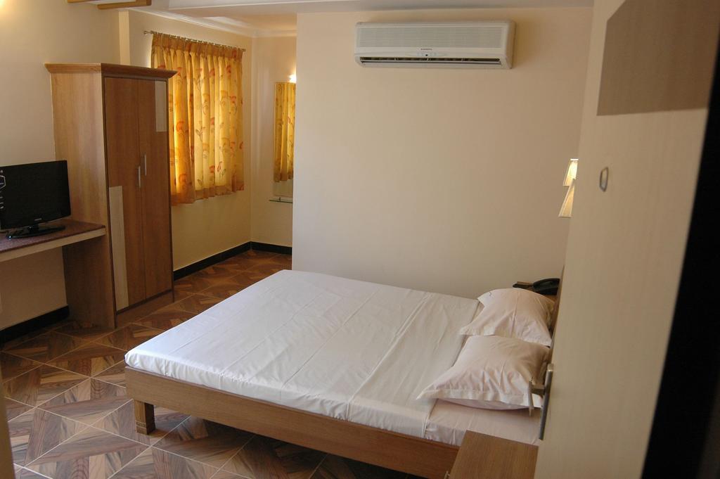 Hotel S R M Central Park Madras Kamer foto